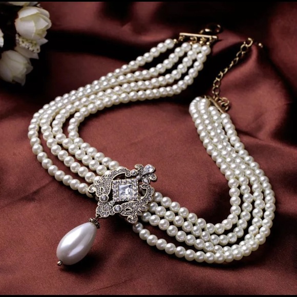 Beautiful Faux Pearl Necklace. - Picture 4 of 7